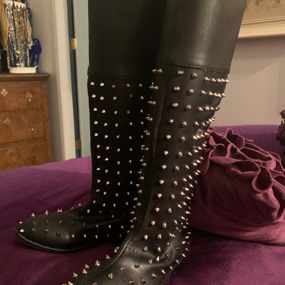 Louboutin studded boots - Picture 4 of 4